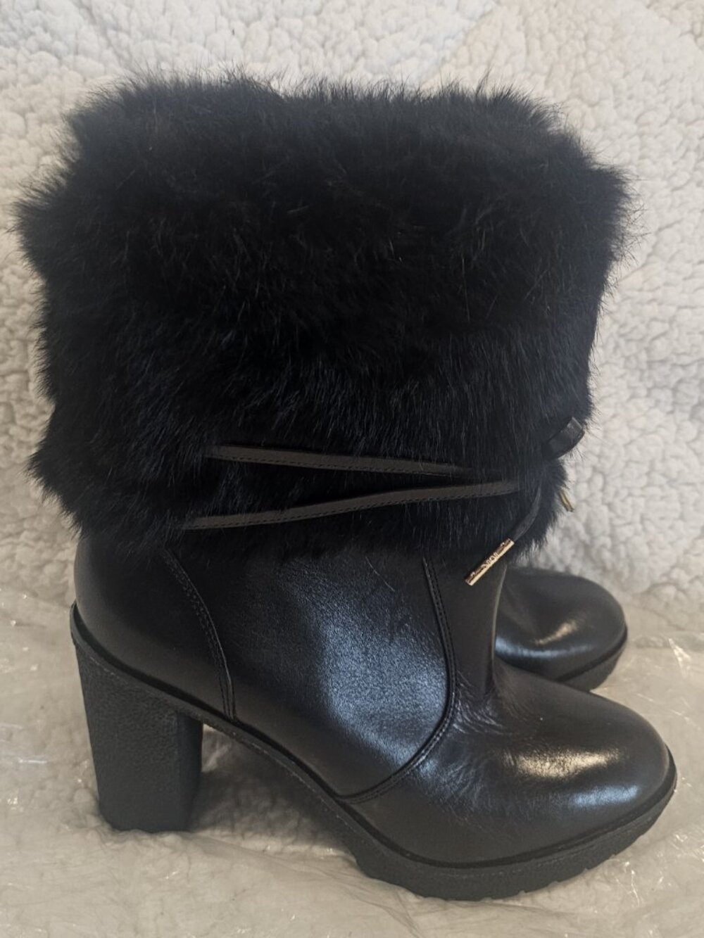 NEW-Michael Kors Black Leather Boots w/REAL RABBIT FUR-size 8.5